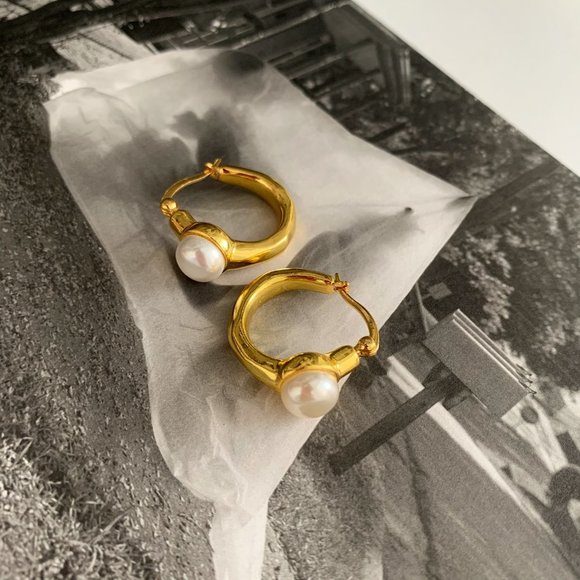 NEW 18K Gold Plated Pearl Hoop Earrings - Picture 4 of 8